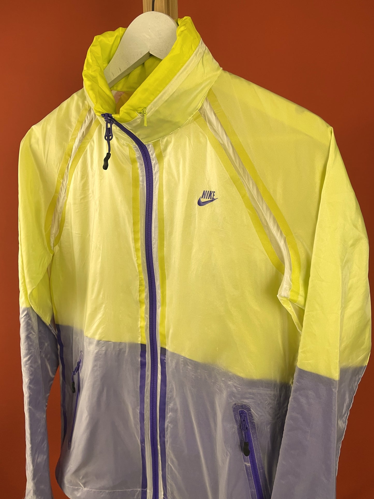 Γυναικείο Σπορ Tzάκετ NIKE σε Λεμονί - Μωβ χρώμα (Small)