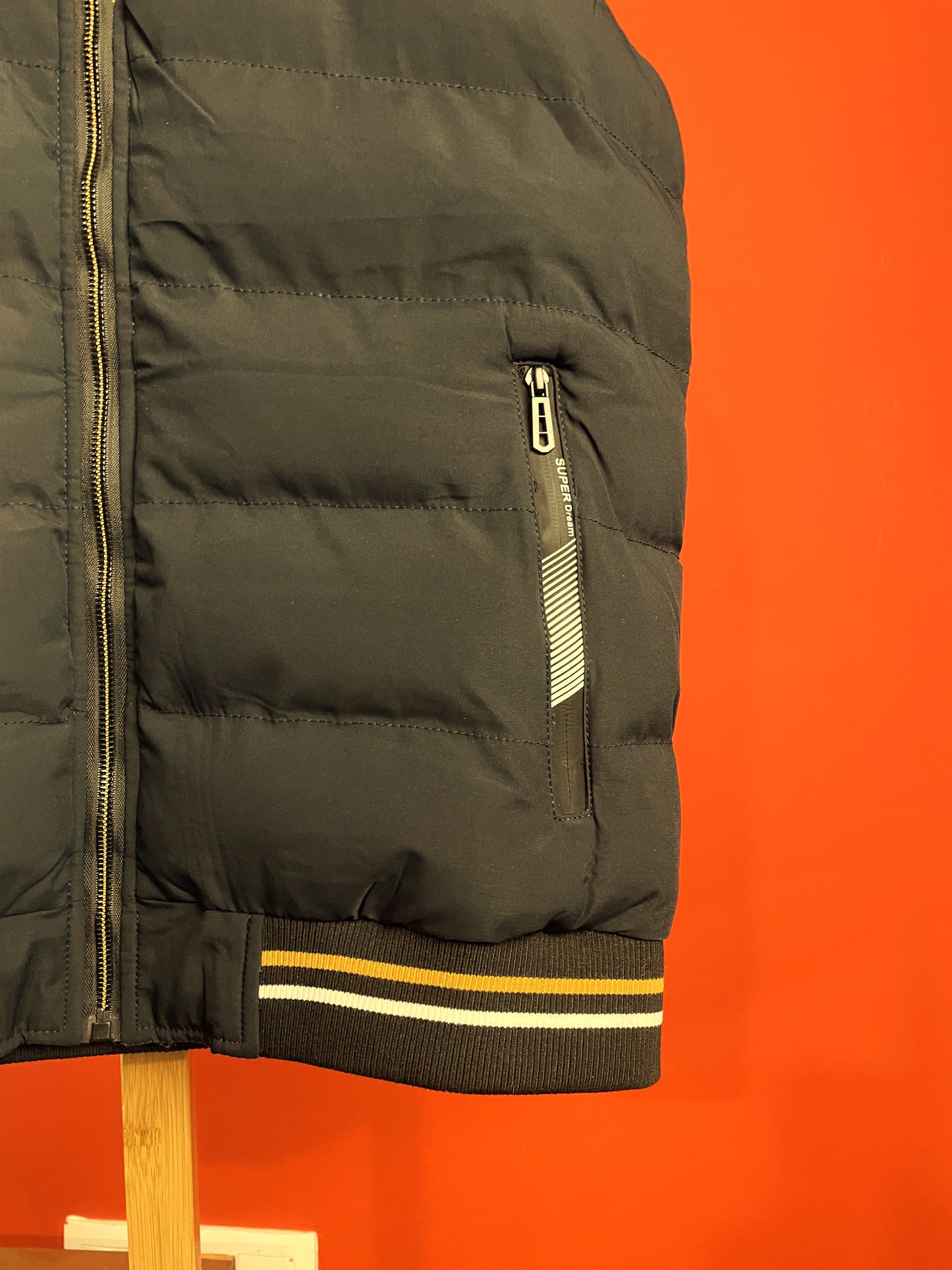 Αθλητικό, Αμάνικο Bomber NIKE Nature Sportsfashion σε Μαύρο / Κίτρινο χρώμα (ΓΥΝΑΙΚΑ: Άνετο L - ΑΝΔΡΑΣ: M/L)