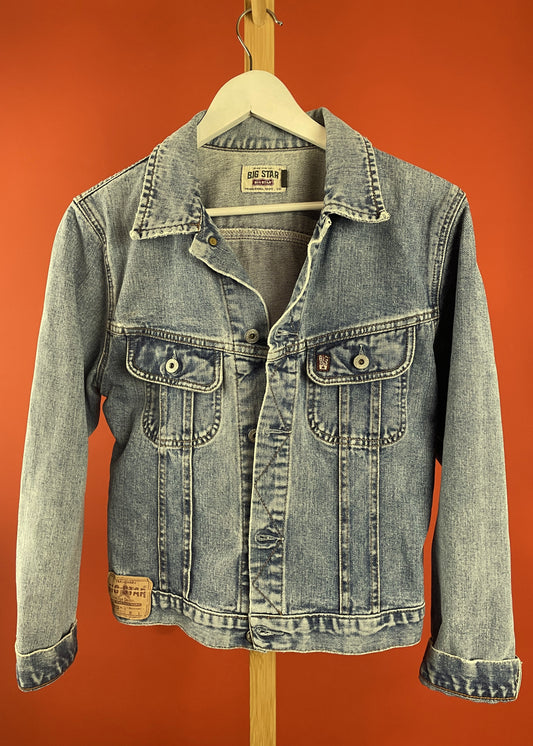 Γυναικείο Τζιν Τζάκετ BIG STAR σε Ξεθωριασμένο Σιέλ Denim.