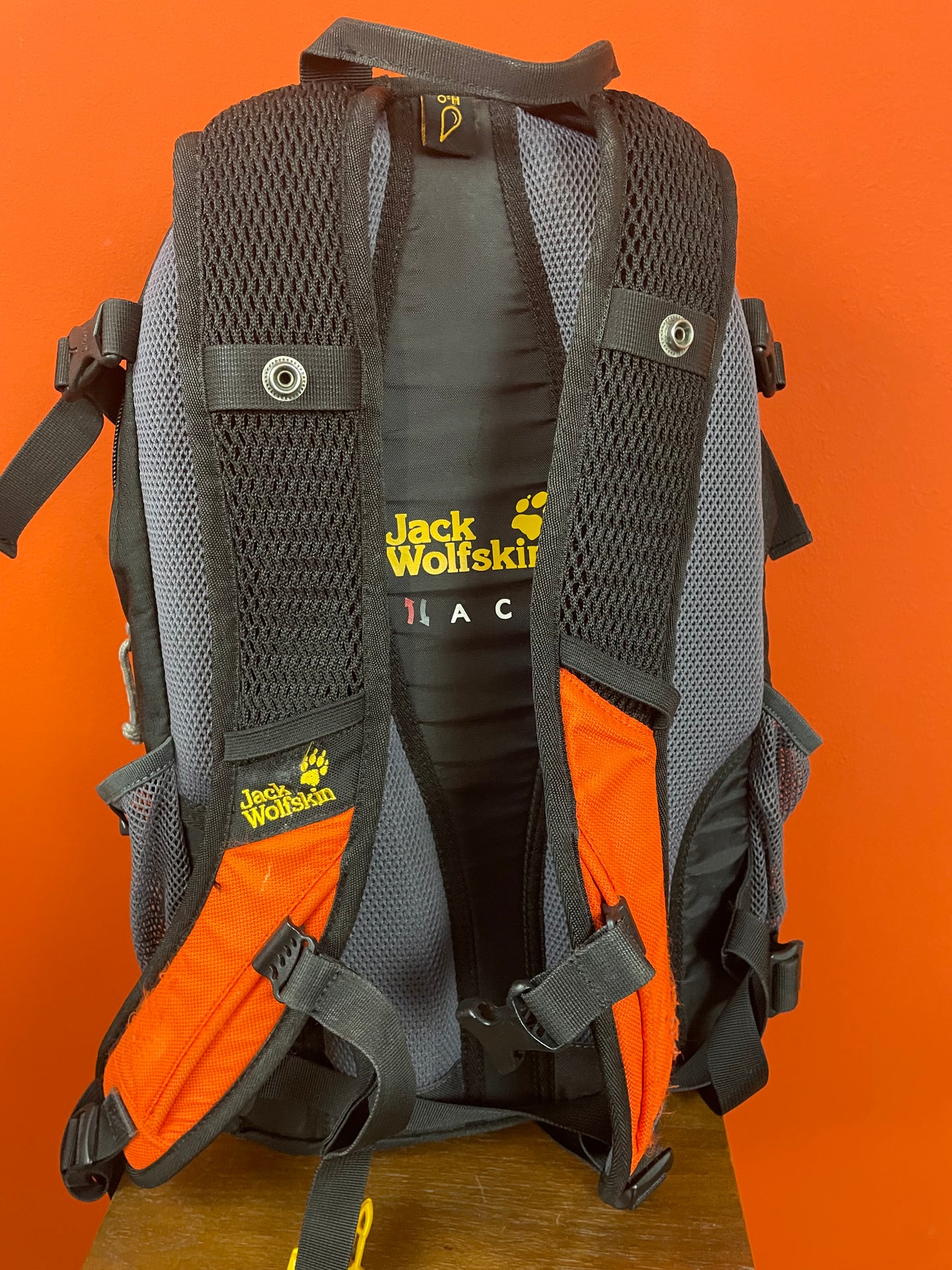 Backpack - Τσάντα JACK WOLFSKIN σε Μαύρο - Fluo Πορτοκαλί χρώμα