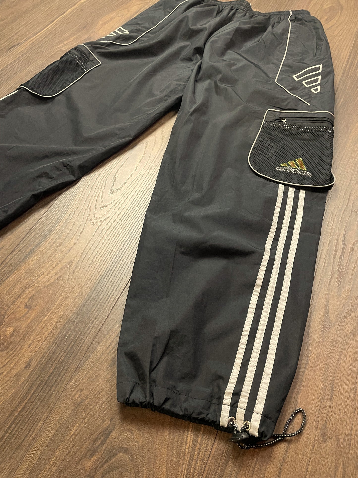 Αθλητική Φόρμα ADIDAS σε Μαύρο χρώμα (Γυναίκα: M/L  - Ανδρας: Άνετο S-M)