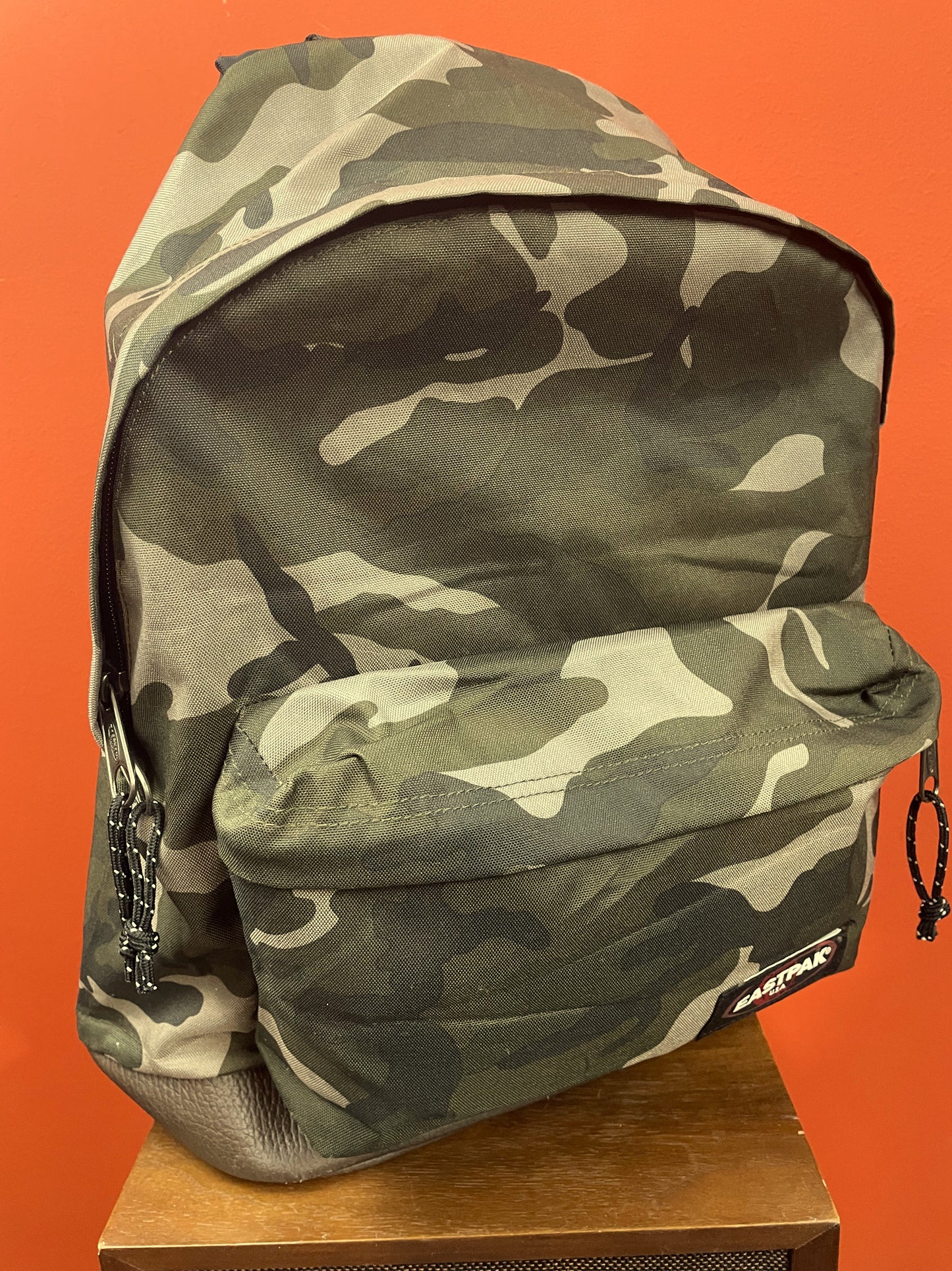 Army Backpack - Τσάντα Πλάτης με πάτο Δερματίνης EASTPACK σε Χακί χρώμα