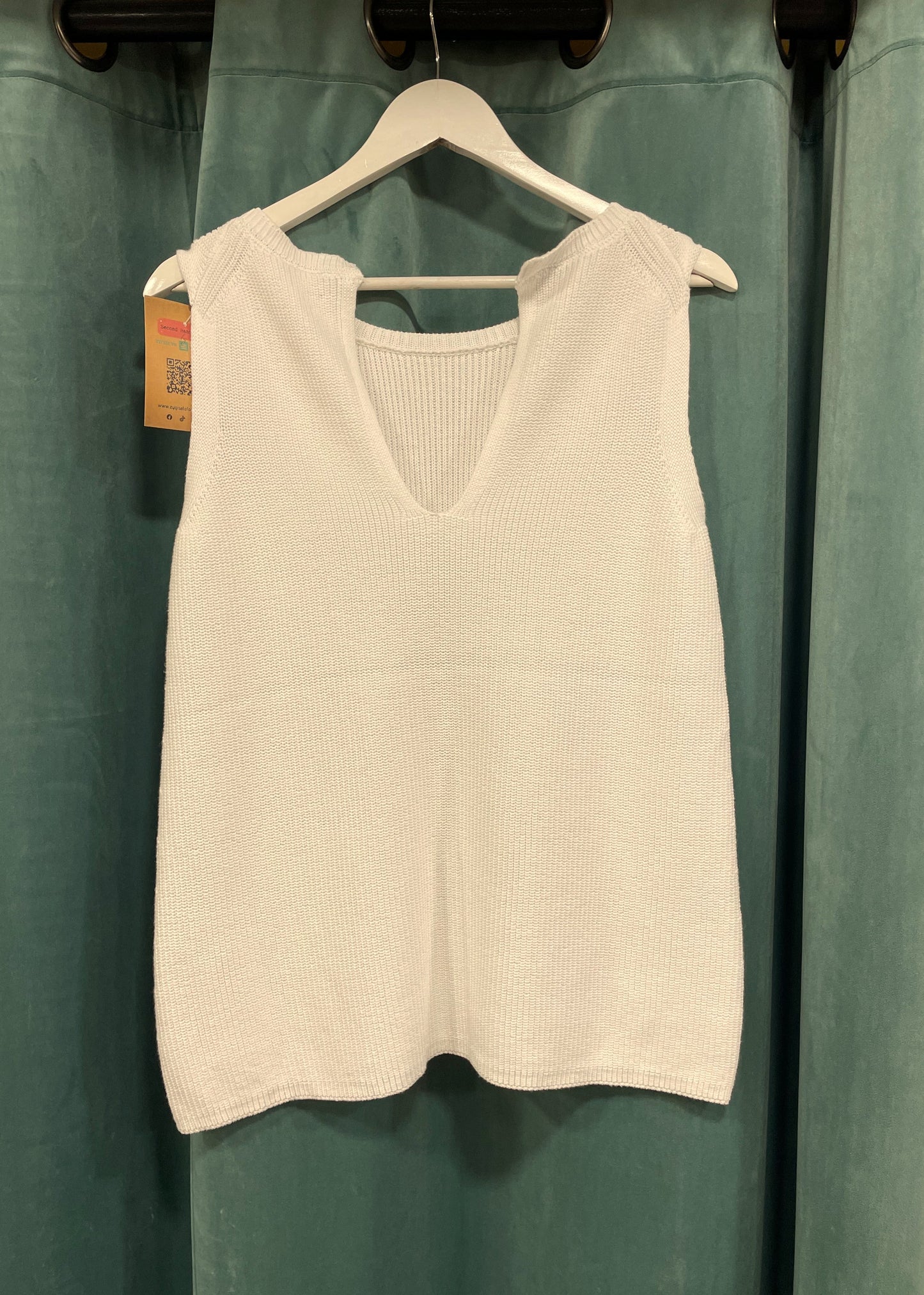 Αμάνικη, Γυναικεία Πλεκτή Μπλούζα σε Λευκό Χρώμα (Άνετο M/L)