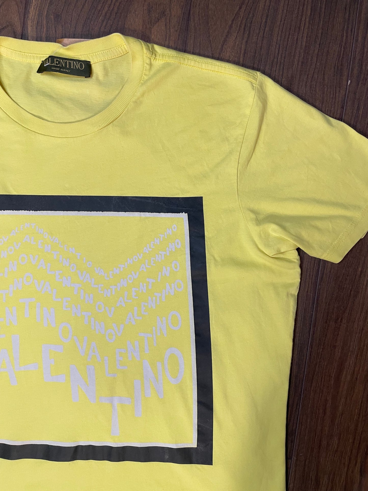 Ανδρική, Kοντομάνικη Μπλούζα -T-Shirt VALENTINO σε χλωμό Κίτρινο χρώμα (Medium)