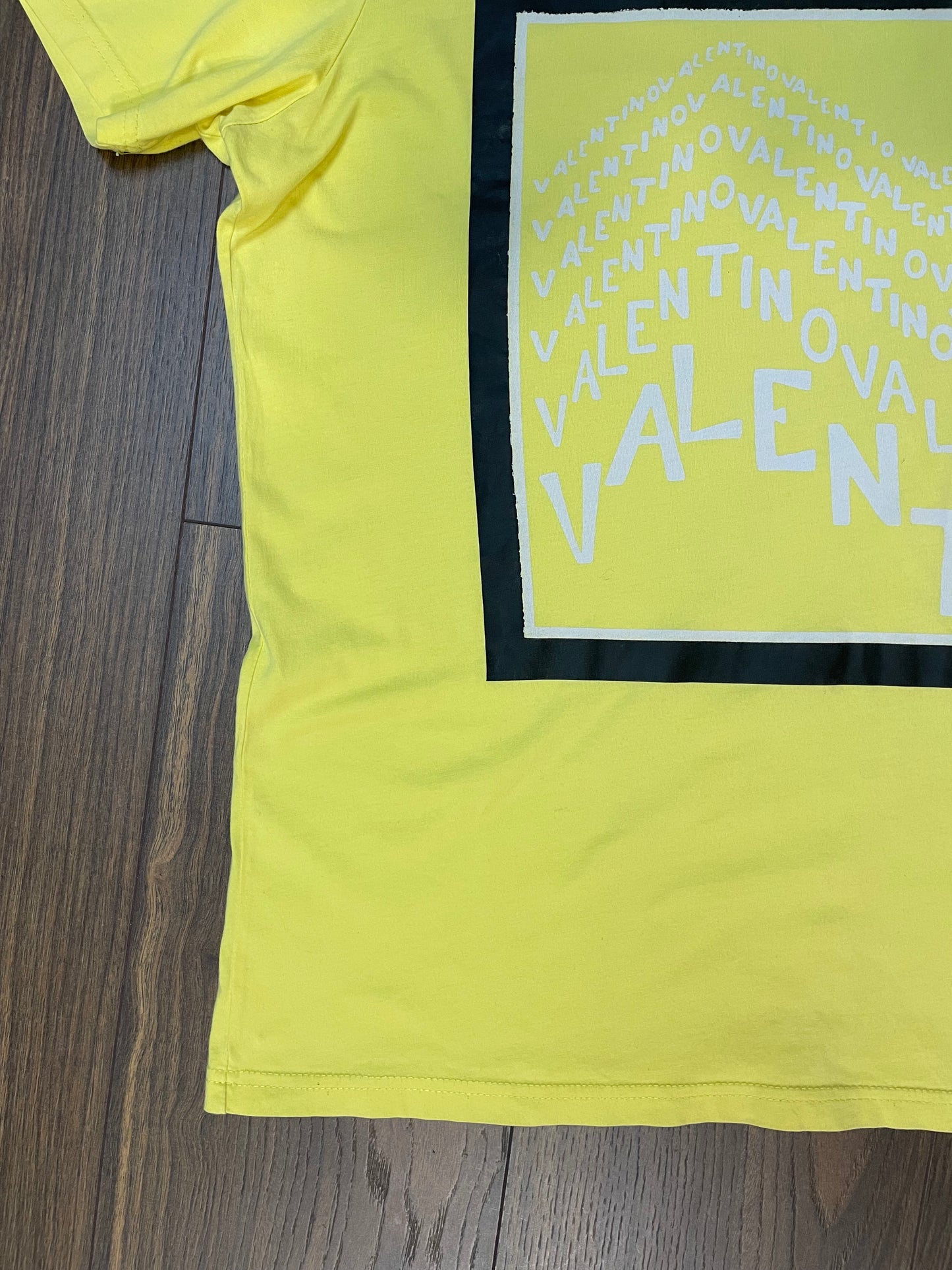 Ανδρική, Kοντομάνικη Μπλούζα -T-Shirt VALENTINO σε χλωμό Κίτρινο χρώμα (Medium)