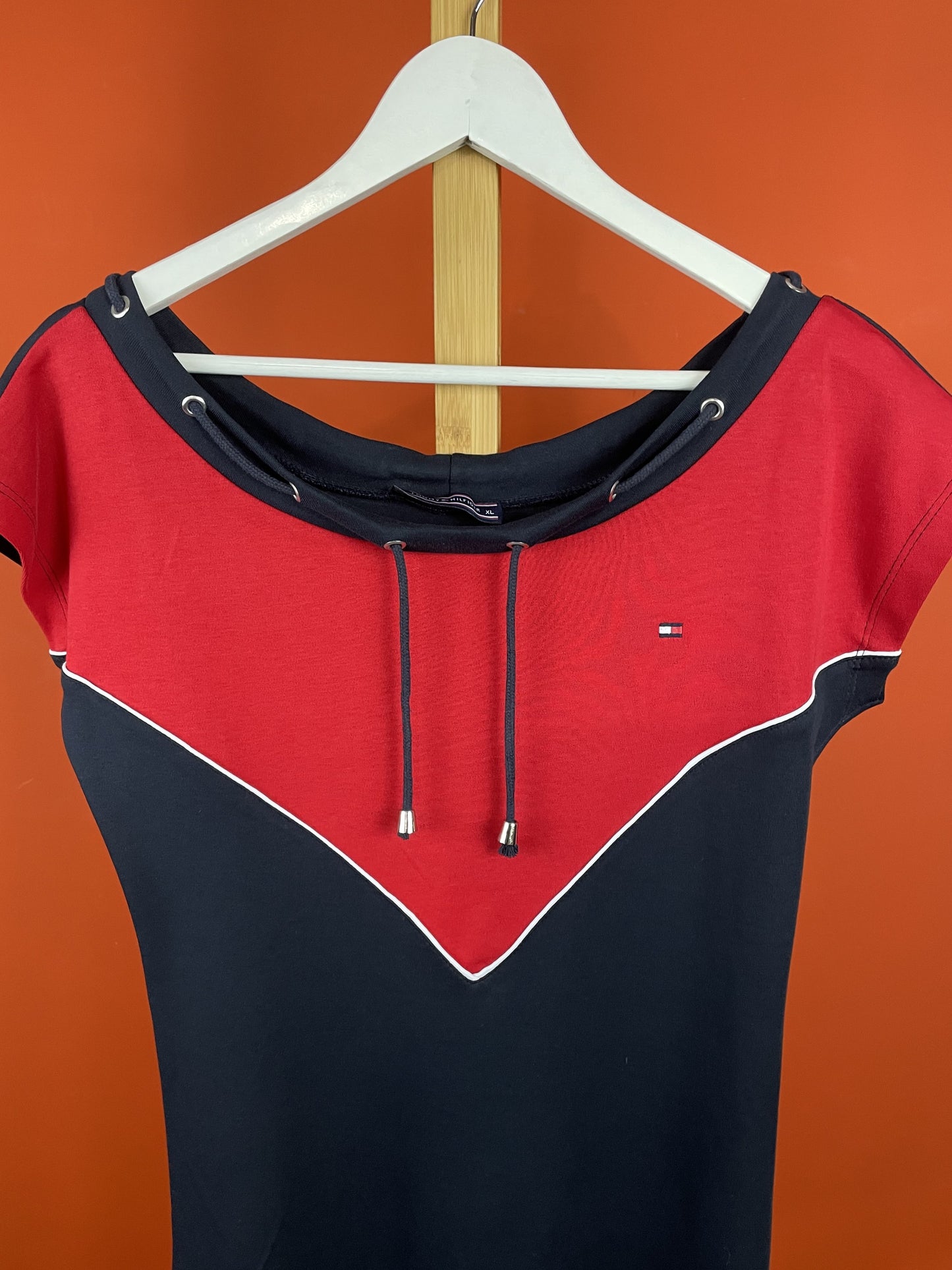 Casual Φόρεμα TOMMY HILFIGER σε Σκούρο Μπλε / Κόκκινο χρώμα (Άνετο M)