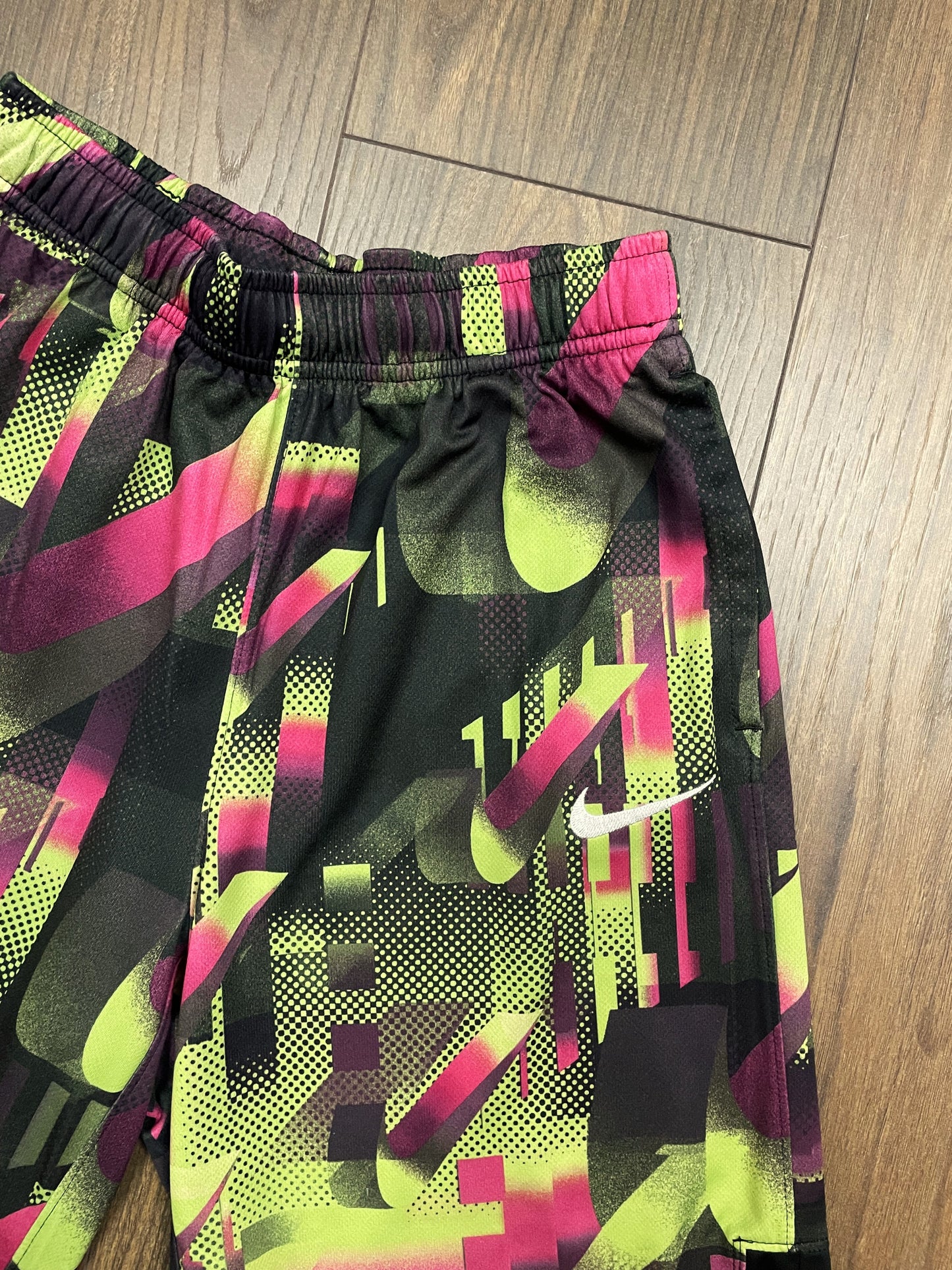 Αθλητικό, Εμπριμέ Γυναικείο Σορτς NIKE Dri - Fit (Small)