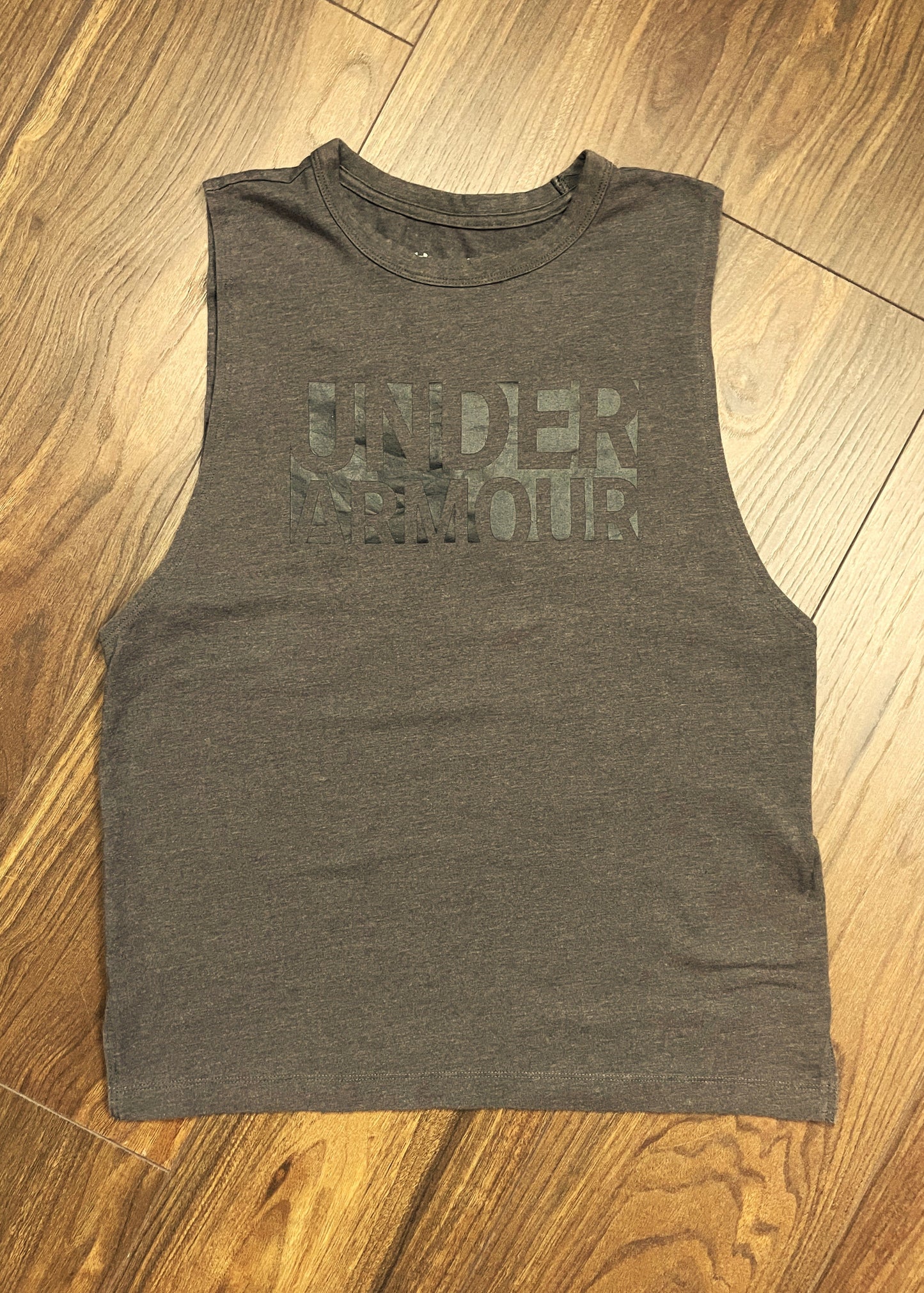 Αμάνικη, Γυναικεία Αθλητική Μπλούζα UNDER ARMOUR στο χρώμα του Πούρου (Medium)