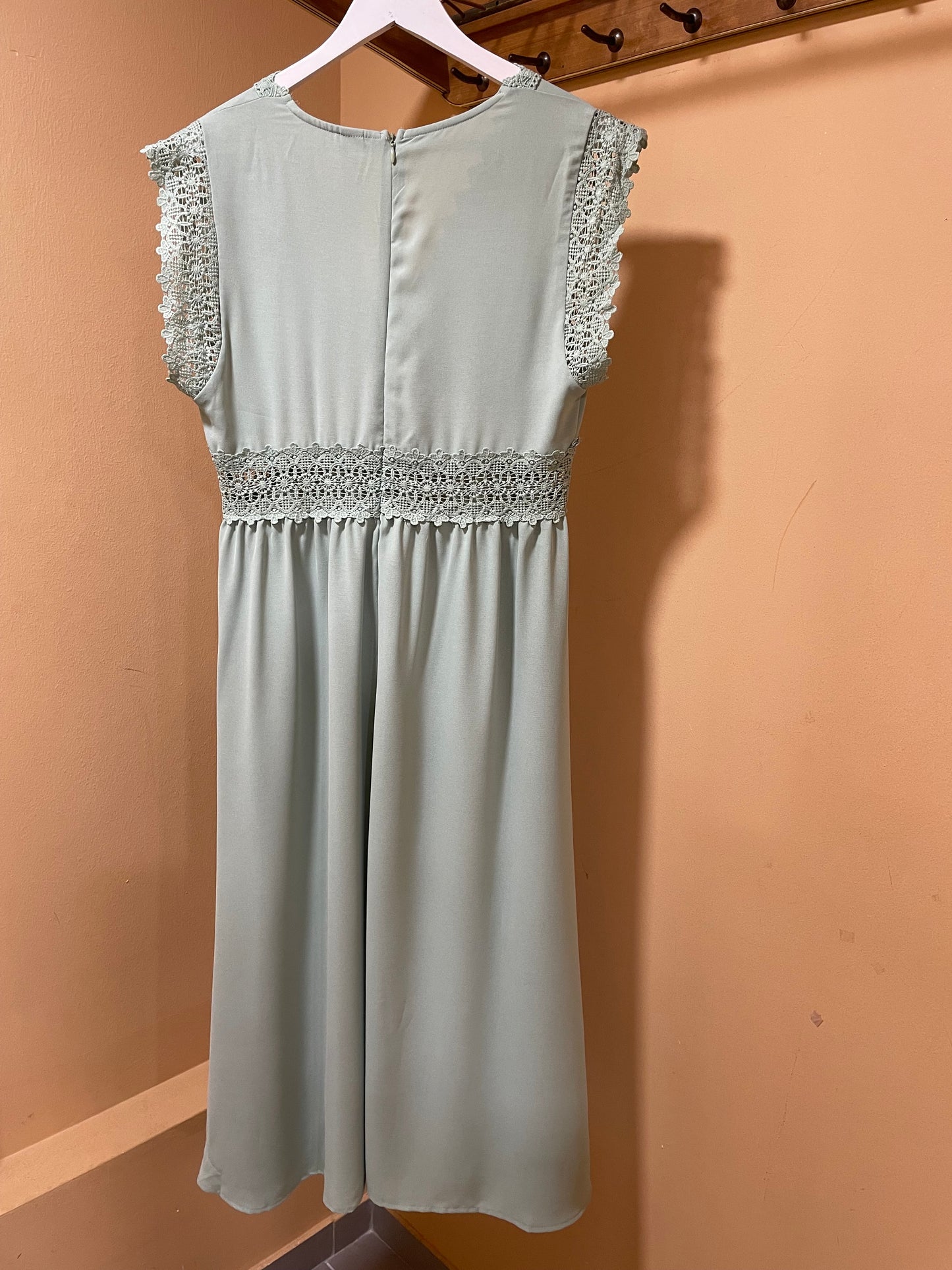 Αμάνικο Φόρεμα SHEIN σε Φυστικί χρώμα (Large)