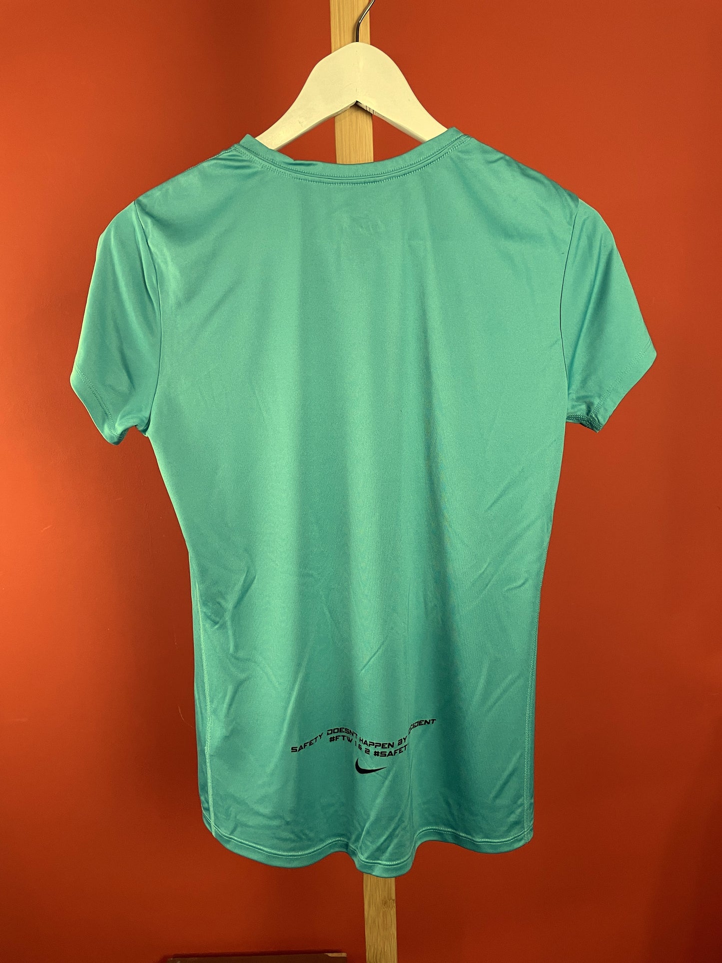 Γυναικεία Αθλητική Μπλούζα - T-Shirt ΝΙΚΕ Dri-Fit σε Βεραμάν χρώμα (Medium)