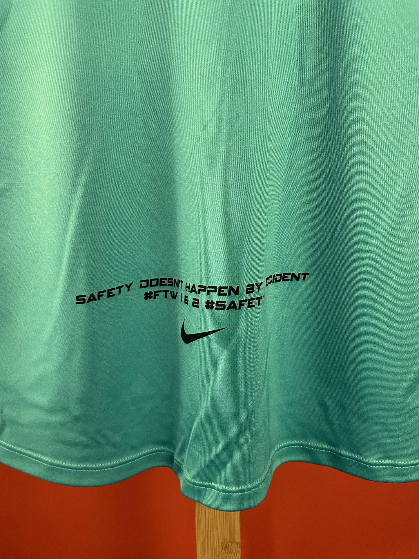 Γυναικεία Αθλητική Μπλούζα - T-Shirt ΝΙΚΕ Dri-Fit σε Βεραμάν χρώμα (Medium)