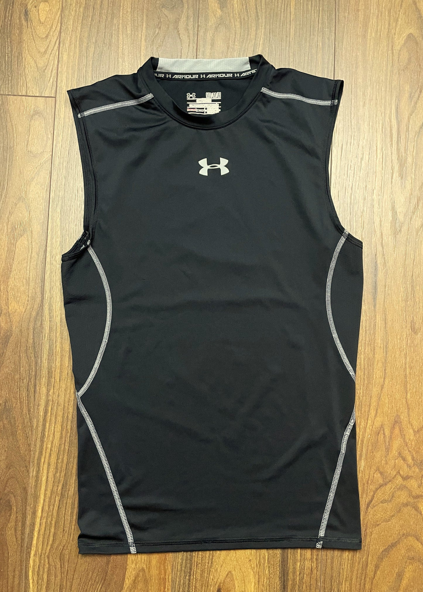 Αμάνικη Ανδρική, Αθλητική Μπλούζα UNDER ARMOUR Compression σε Μαύρο χρώμα (Medium Κολλητό)