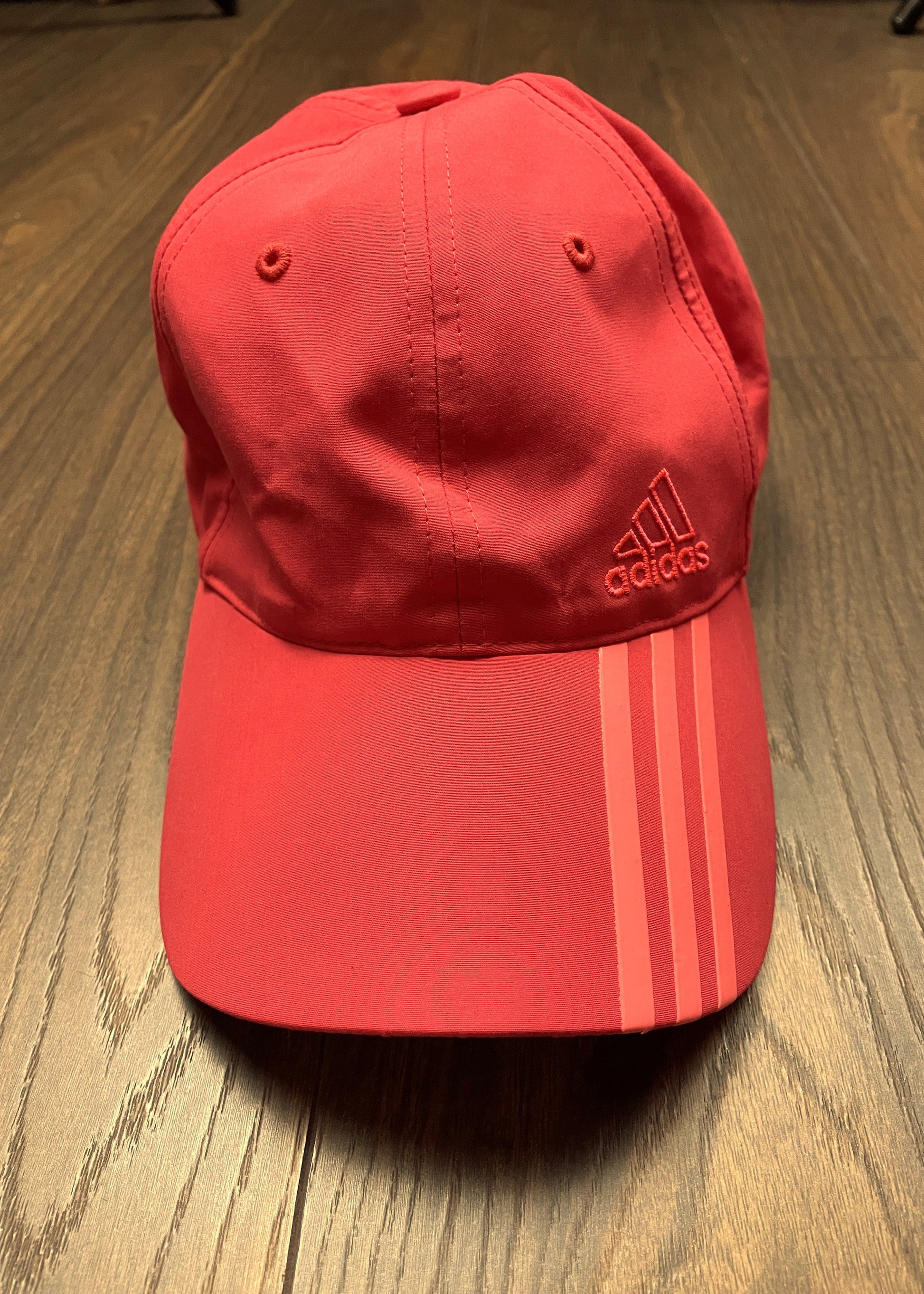 Γυναικείο Καπέλο - Τζόκεϊ ADIDAS σε Φλούο Κοραλί Χρώμα