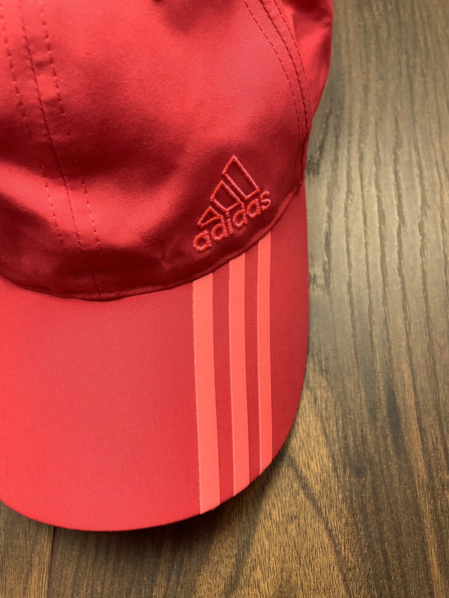 Γυναικείο Καπέλο - Τζόκεϊ ADIDAS σε Φλούο Κοραλί Χρώμα