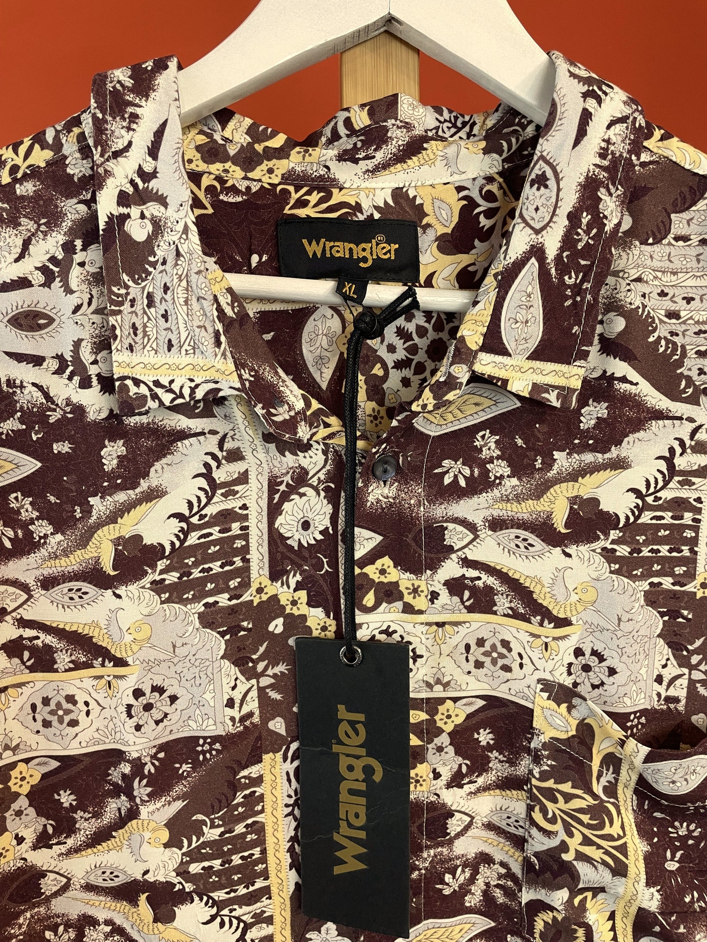 Stock, Hawaiian Πουκάμισο WRANGLER σε Σοκολατί - Μπεζ χρώματα (ΑΝΔΡΑΣ: M - ΓΥΝΑΙΚΑ : L)