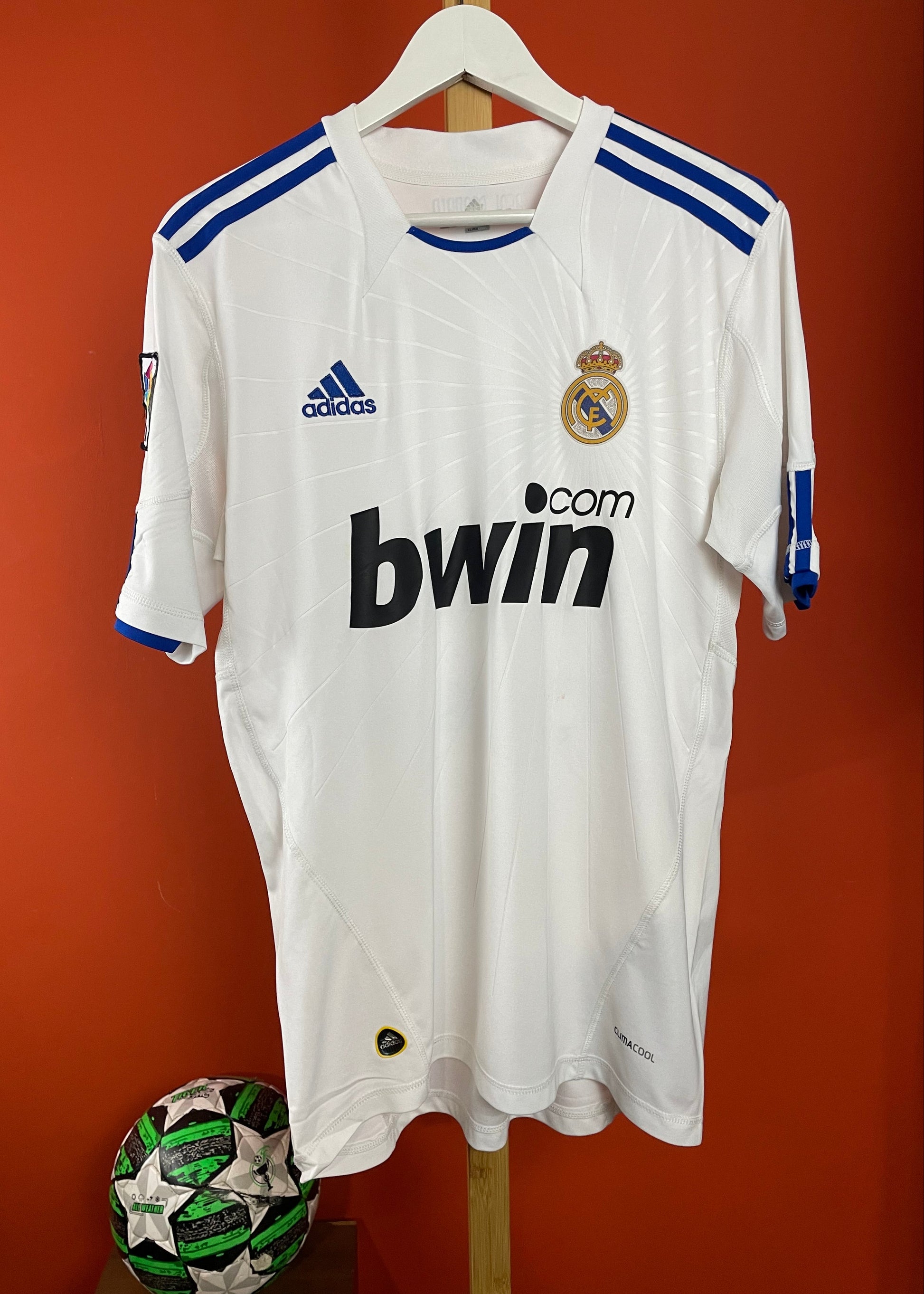 REAL MADRID 2010/11 Football Jersey by ADIDAS (Medium)