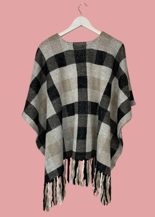 Καρό, Πλεκτό Πόντσο GEORGE σε Μπεζ/Μαύρο χρώμα (One Size - Ανετη γραμμή)