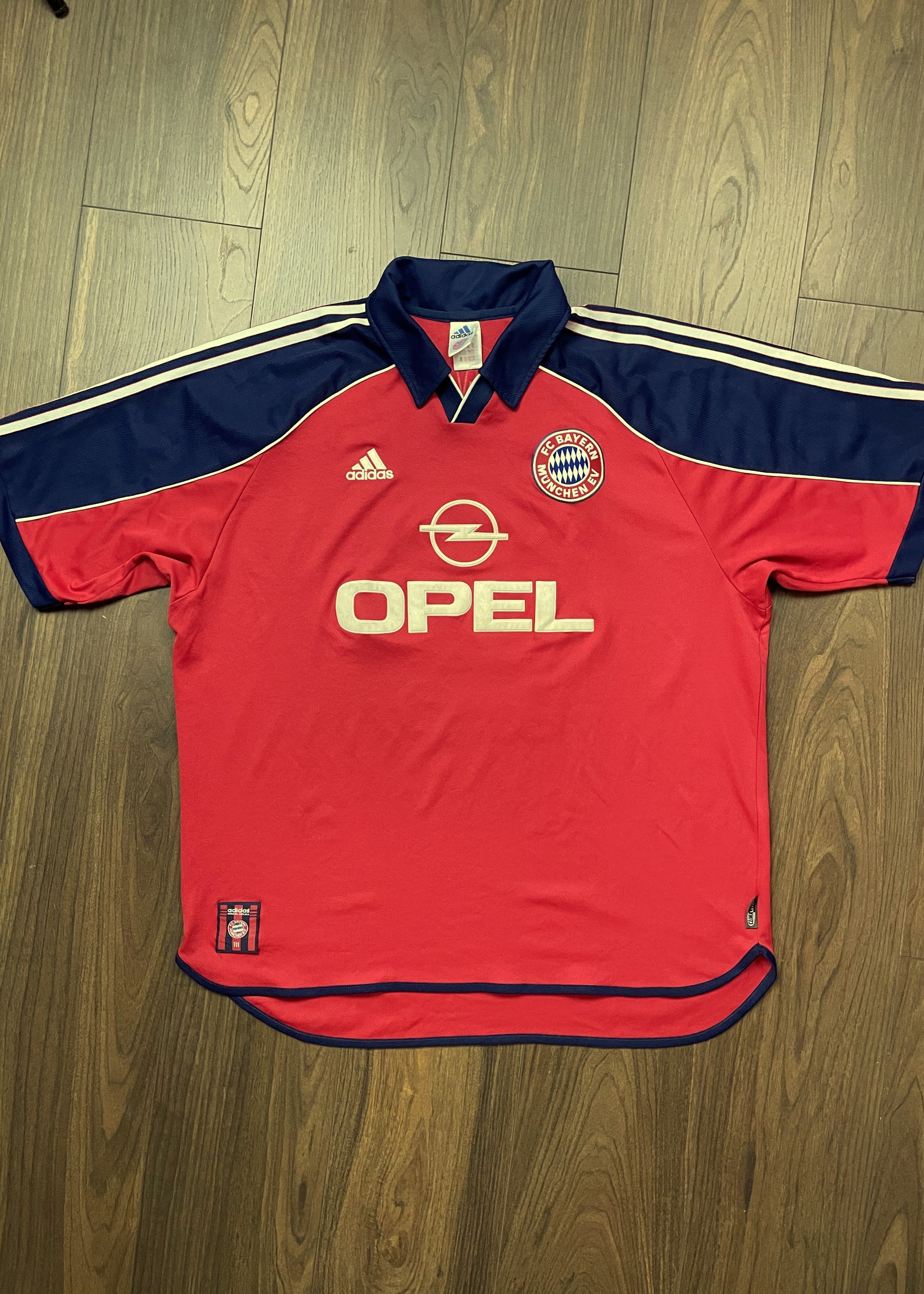 Ποδοσφαιρική φανέλα
 BAYERN MUNICH 1999 Jersey