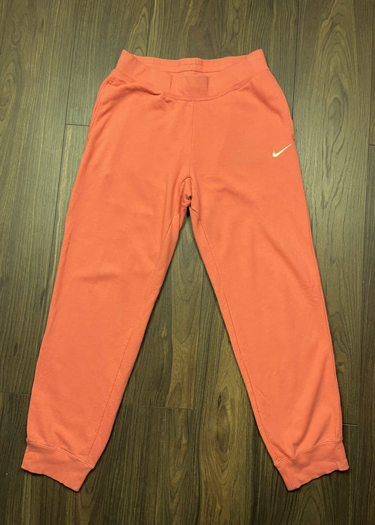 Γυναικεία Αθλητική Φόρμα NIKE σε Κοραλί χρώμα (Άνετο L)