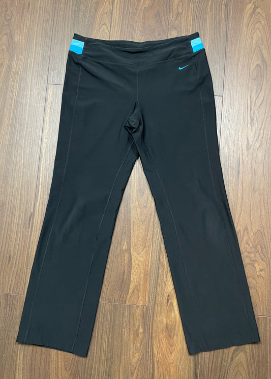 Γυναικεία Αθλητική Φόρμα NIKE σε Μαύρο χρώμα (Άνετο L)