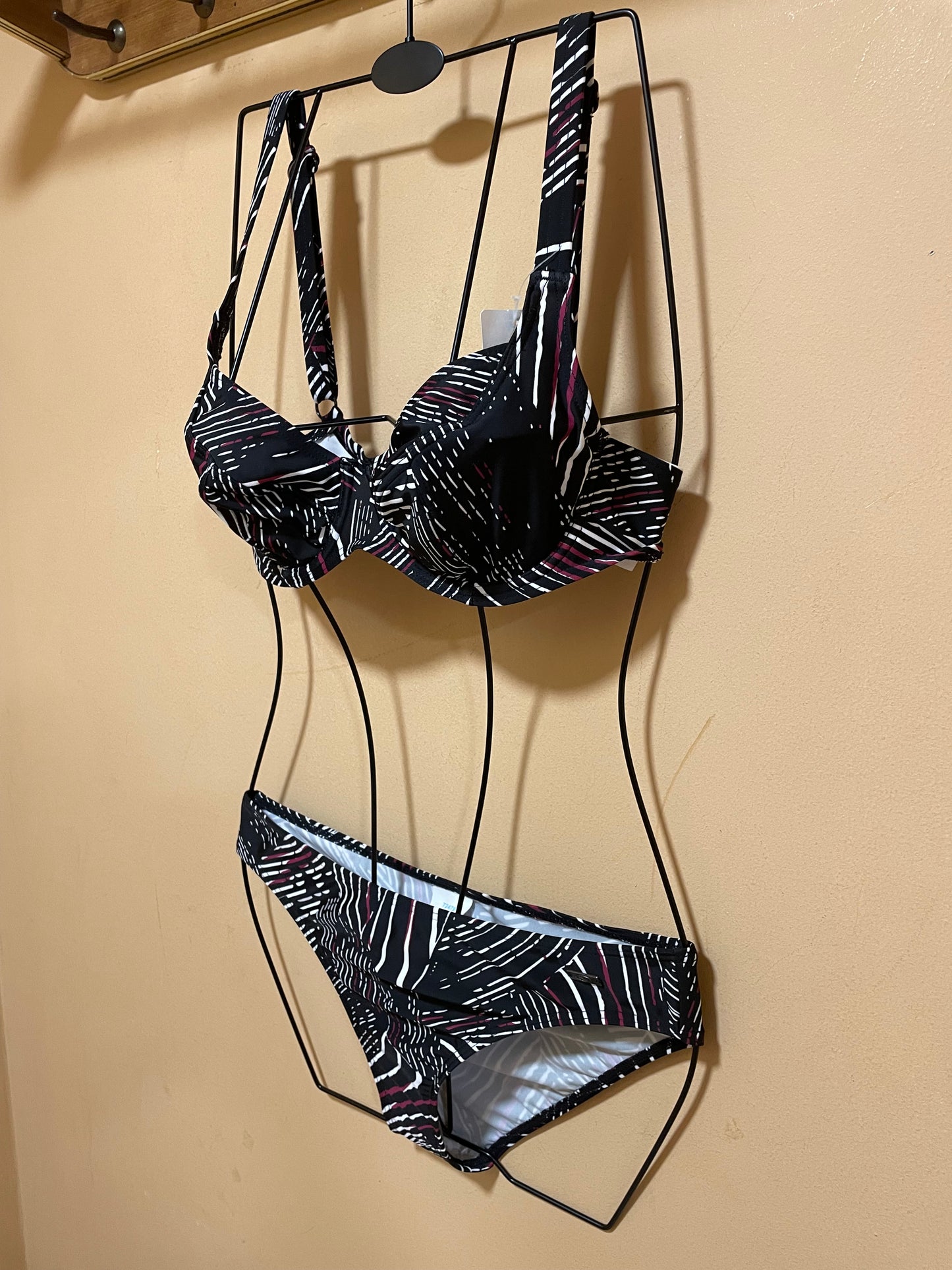 Stock, Εμπριμέ Μπικίνι NATURANA σε Μαύρο χρώμα (Cup B-38 (EUR))