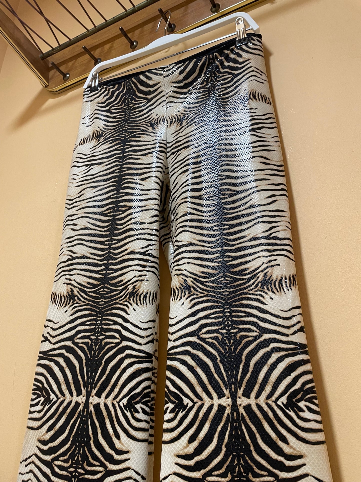 Animal Print. Ιταλικό Γυναικείο Παντελόνι MONICA MAGNI σε Μπεζ / Μαύρο χρώμα (M/L)