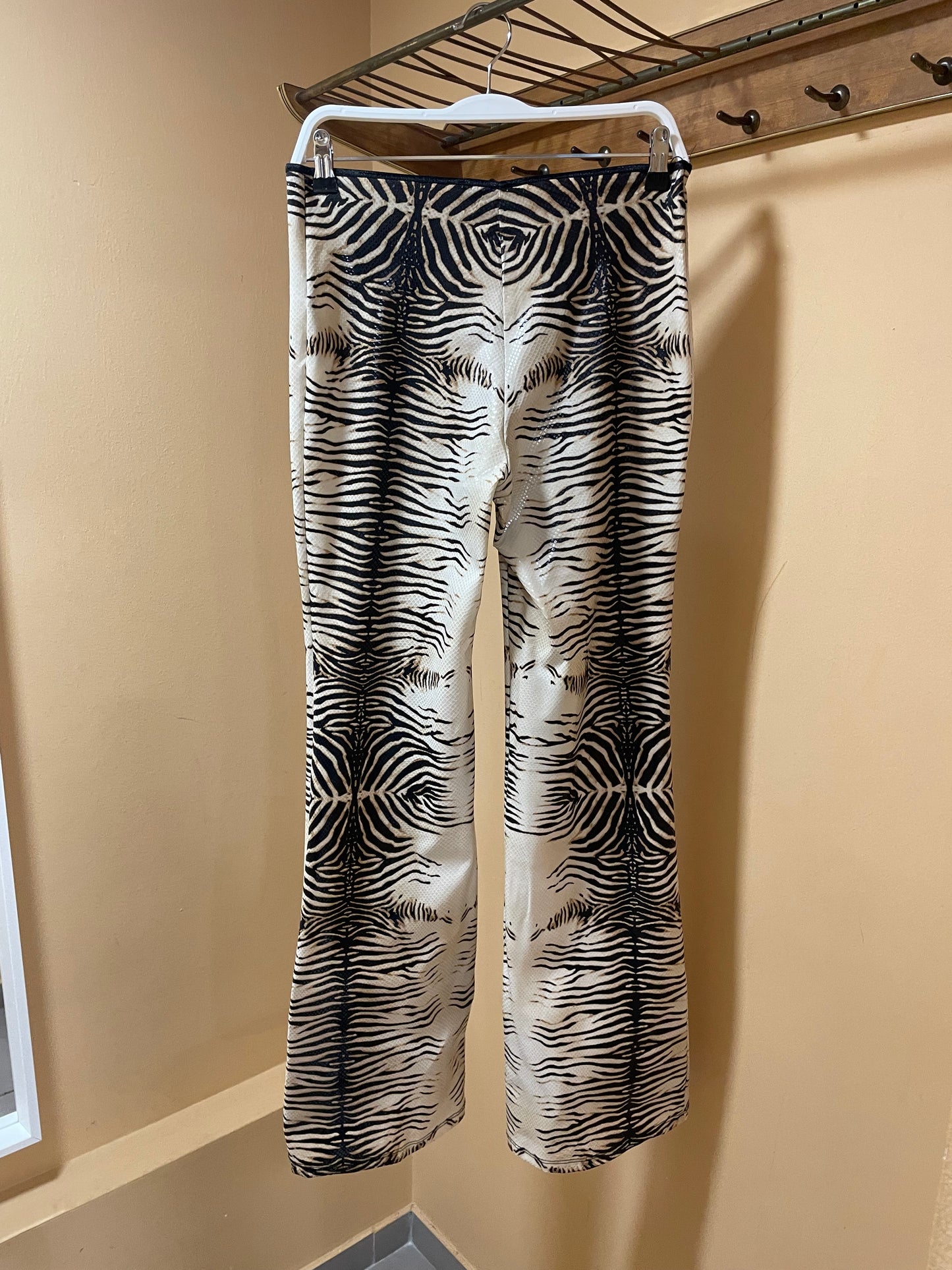 Animal Print. Ιταλικό Γυναικείο Παντελόνι MONICA MAGNI σε Μπεζ / Μαύρο χρώμα (M/L)