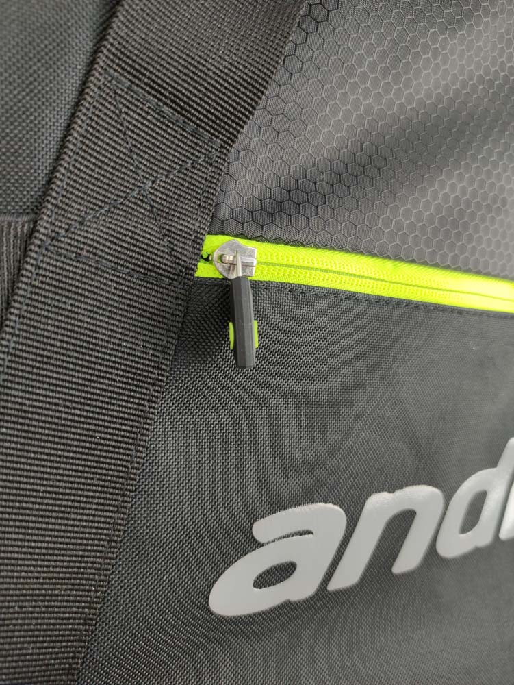 Ανθεκτική Αθλητική Τσάντα ANDRO σε Μαύρο χρώμα με Φλούο Ρίγες με λουρί