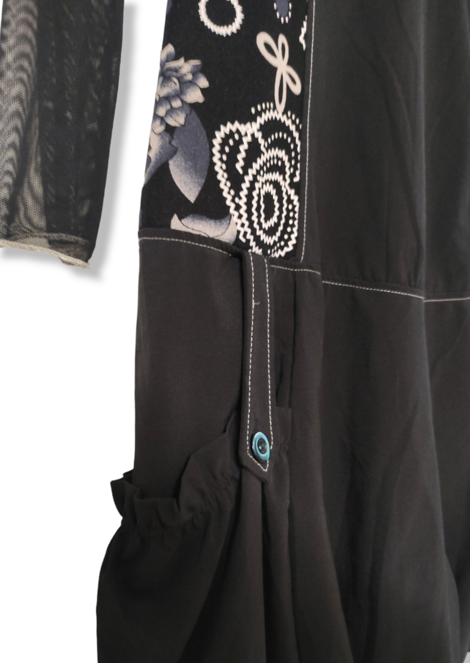 Φόρεμα GLAMZ σε Μαύρο χρώμα με ελαφρύ Φραμπαλά (Medium)