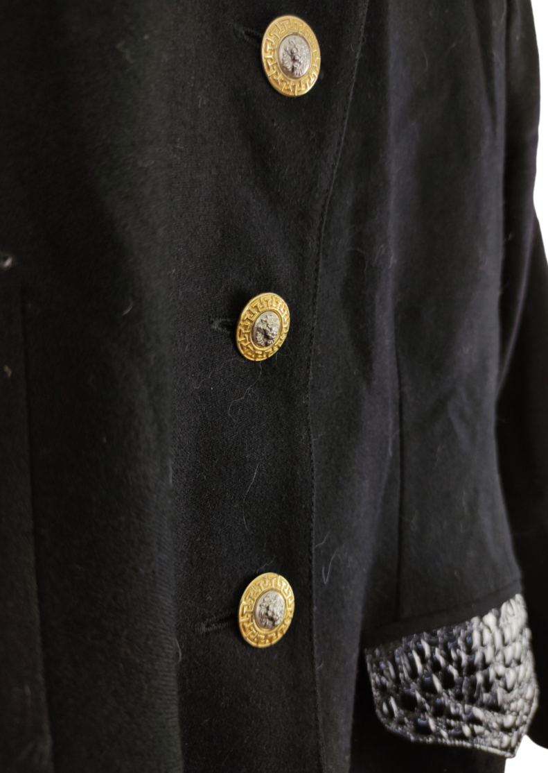 Μακρύ Γυναικείο Σακάκι NF σε Μαύρο χρώμα με Κροκό Γιακά και Τσέπες (Small)