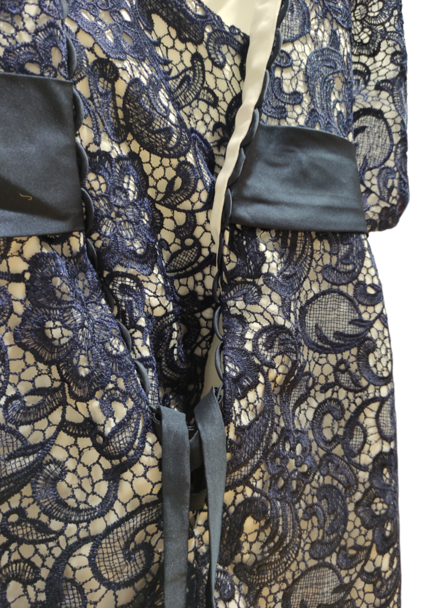 Midi, Βραδινό Φόρεμα σε Σκούρο Μπλε χρώμα με Δαντέλα (Medium)